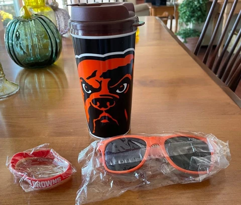 NFL CLEVELAND BROWNS DAWG POUND 16 OZ TRAVEL MUG ORANGE SUNGLASSES & WRIST BAND Cover