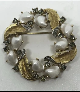 Spilla Corona Corona Trifari Sorrento Anni 50 Dente di Bambino Vermeil Tono Oro Vntg - Foto 1 di 5