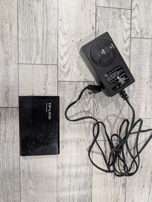 TP-Link TL-POE150S Gigabit Power Over Ethernet PoE Injector Adapter IEEE 802.3af - Image 1 of 4