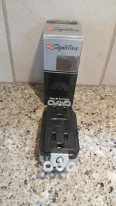 Pass Seymour, S1595BKCC8, toma de seguridad GFCI, negro - Imagen 1 de 2