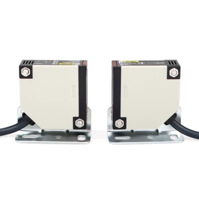 E3JK-R4M1 Induction Switch Specular/Reflection Photoelectric Switch With Bracket - Image 1 of 4