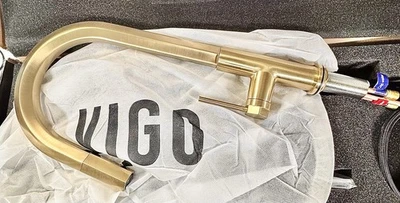 Torneira de cozinha Vigo VG02034 Hart 1,8 GPM 1 furo - ouro escovado fosco - Imagem 1 de 2