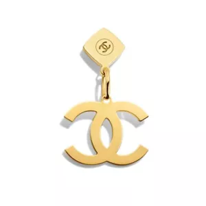 CHANEL Holiday Limited Edition Novelty Charm - CC Logo - Picture 1 of 7