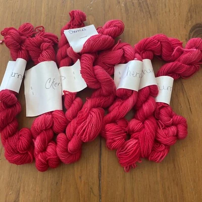 Hilo de algodón pintado a mano Claudia 7 madejas “cerezas” rojo/rosa oscuro Foto 1 de 4