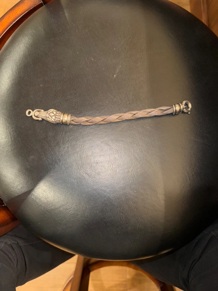 Pulsera de malla tejida de cocodrilo con cordón de guijarros Foto 1 de 4