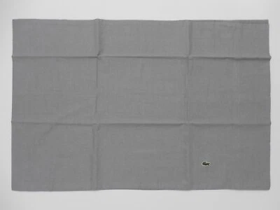 Fundas de almohada Lacoste Home estándar gris oscuro liso elementos esenciales para dormitorio Foto 1 de 2