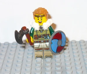 LEGO Castillo Vikingo Pueblo Barco Mujer Guerrero Espada Escudo Azul Hacha 21343 31132 - Imagen 1 de 1
