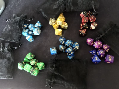 DADOS DE ROL POLIÉDRICOS CON BOLSA NEGRA - Imagen 1 de 4