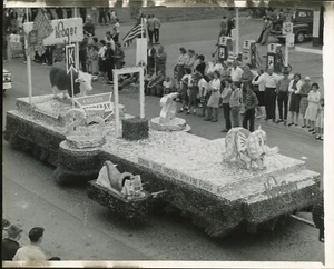 Fayette Harvest Festival Parade Kroger Food Store West Virginia Vintage Photo - Picture 1 of 1