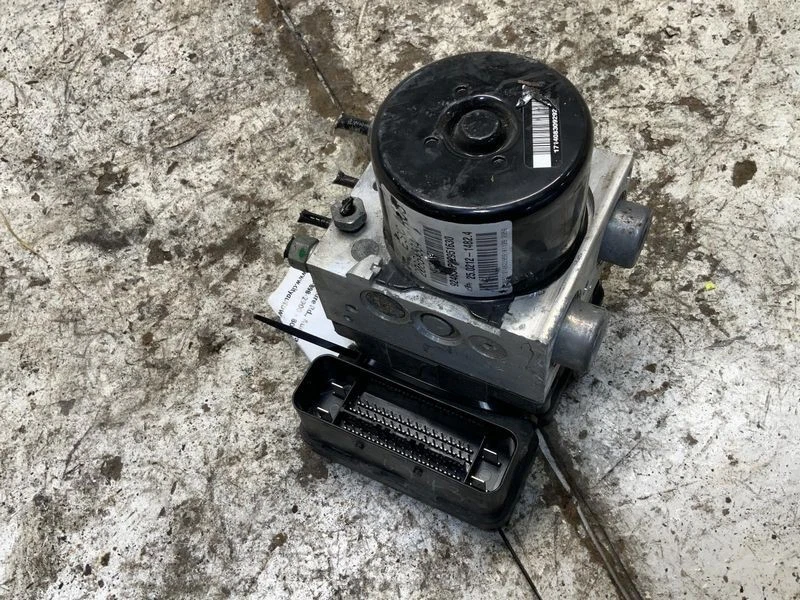 2010 凯迪拉克 SRX 2.8L 3.0L ABS 防锁制动致动器泵组件二手 — 第 1/1 张图片