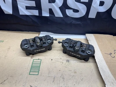 07-08 SUZUKI GSXR 1000 RIGHT LEFT FRONT BRAKE CALIPER SET PAIR CALIPERS OEM - Image 1 of 4