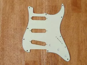 PICKGUARD 3 PLY VINTAGE MINT GREEN FOR STRATOCASTER - Picture 1 of 2