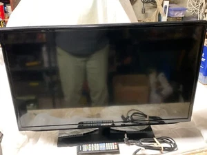 Samsung 32" television, good condition, picture and sound work well - Picture 1 of 9