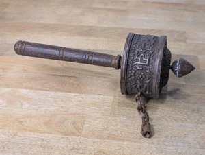 Antigua rueda de oración giratoria budista tibetana budista de mano con rollo de mantra - Imagen 1 de 6