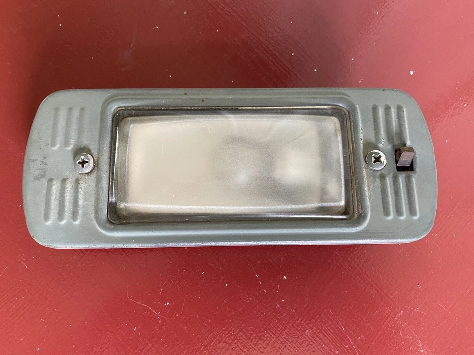 1946 47 48 49 50 51 52 53 54 雪佛兰卡车顶灯组件原装 — 第 1/4 张图片