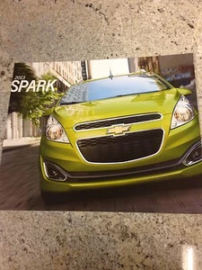 Chevy Spark 2013 folleto de ventas original de 26 páginas - Imagen 1 de 1