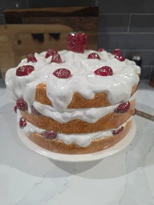 Suporte de bolo vintage de cerâmica morango com pé e tampa abobadada  - Imagem 1 de 4