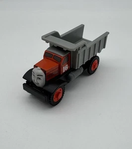 Camión de volteo Thomas And Friends ferrocarril de madera Monty The - Imagen 1 de 8