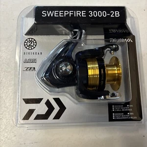 DAIWA SWEEPFIRE SWF-3000 2B SPINNING REEL. 0001 - Picture 1 of 2