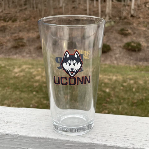 UCONN HUSKIES UNIVERSITY OF CONNECTICUT MILLER LITE BASKETBALL PINT GLASS 16OZ Cover
