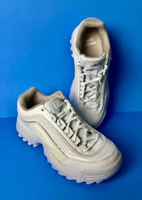 AVIA WOMEN MEMORY FOAM WHITE SNEAKER SIZE 11 - Image 1 of 4