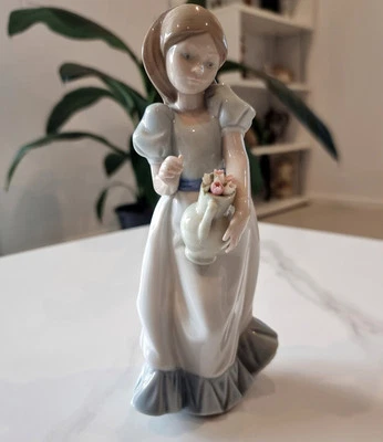 LLADRO NAO 419 Tulip Time Retired! Mint Condition! No Box! Rare - image 1 of 4