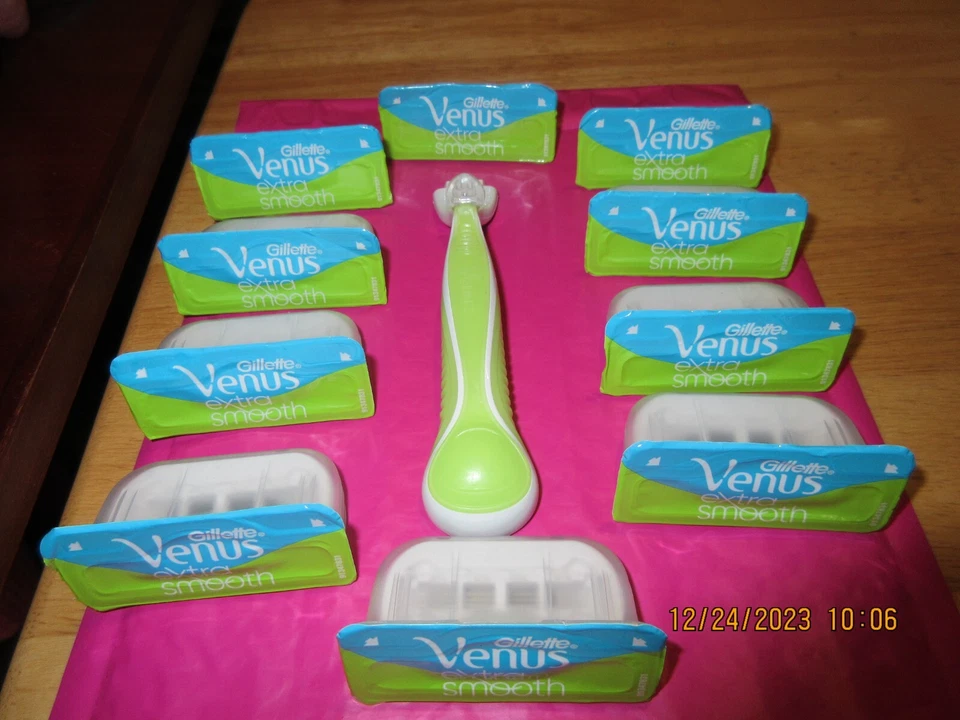 Gillette Venus Extra Smooth  Handle Women's Razor, 1 Handle + 10 Refills - Image 1 of 1