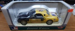 2002 WHITE ROSE PITTSBURGH PIRATES FORD THUNDERBIRD DIE CAST 1/24 SCALE LQQK - Picture 1 of 1