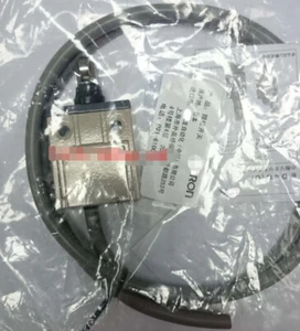 1PCS OMRON D4C-1733 D4C1733 LIMIT SWITCH -NEW FREE SHIP #pp #ON - Picture 1 of 1