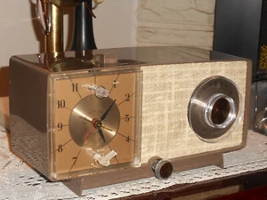 GENERAL ELECTRIC MID CENTURY TUBE CLOCK RADIO C467B SERVICED! VERY NICE! WORKS! - Picture 1 of 19