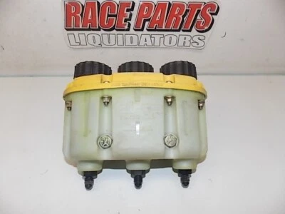 3-камерный резервуар жидкости тормоза и сцепления Tilton (фитинг An -4) гоночный 061725-9 - Изображение 1 из 4