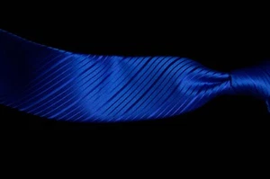 Van Heusen - Men's Blue Stripe 100% Silk Neck Tie 3.8"W x 59"L - Picture 1 of 8