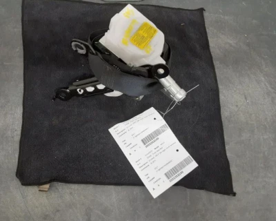 Retrator de cinto de segurança lateral direito do passageiro Toyota Rav4 2013-2018 preto - Imagem 1 de 2