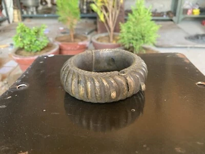 Pulsera de mano tribal Rajasthani forjada a mano de latón antiguo del siglo XVIII accesorio Kada Foto 1 de 4