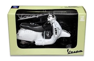 NEW RAY 57243 Moto Vespa Bianca 1/12 KM0 - Foto 1 di 1