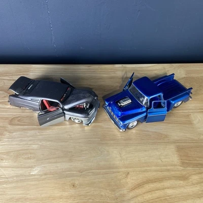 Chevy Step Side Pickup 1955 Jada Toys 1:24 y pintura dañada por Mercury 1951 Foto 1 de 4