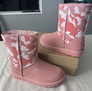 Stivali Ugg classici corti mimetici frastagliati donna taglia 8 colore rosa orizzonte, camoscio - Foto 1 di 8
