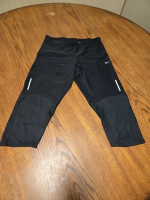 Леггинсы беговые женские Nike маленькие черные капри карман на молнии эластичные для тренировок дамские - Изображение 1 из 4