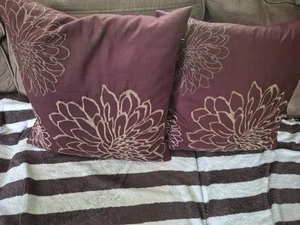 Pillows,Pair of Red Print Down Stuffed Decorative 16" X 16" PRE- OWNED SEE PICS - Picture 1 of 6