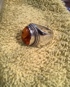 Bellissimo anello vintage a cupola in ambra e argento sterling misura 7 - Foto 1 di 8