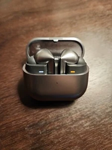 Samsung Galaxy Buds 3 Pro AI True Wireless écouteurs antibruit - Argent - Photo 1 sur 9
