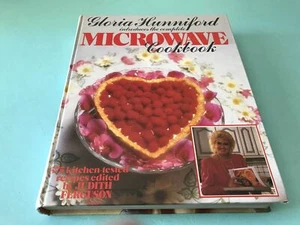 Gloria Hunniford Introduces The Complete Microwave Cookbook - Picture 1 of 12