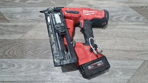 Milwaukee M18FN16GA-OX 18V Naglerpistole Set 18V und 5Ah Akku - Bild 1 von 15