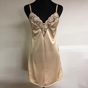 Vintage 1970s Chantilly by Maidenform Beige Lace Trim Mini-Slip Size 34 - Picture 1 of 9