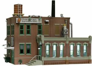 Woodland Scenics ~ N Scale~ Built & Ready Clyde & Dale's Barrel Factory ~ BR4924