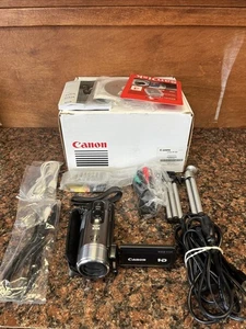 Canon VIXIA HF200 HD Camcorder 15x optischer 300x Digitalzoom - getestet - Bundle Q - Bild 1 von 18