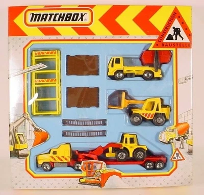 Matchbox CS71 Mack Shovel Transporter Construction Set MIB CY-32-A1 - Image 1 of 4