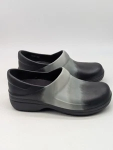 Crocs Women's 7 Dual Comfort Slip Resistant Work Clogs Ombre Shoes Black Grey - Picture 1 of 14