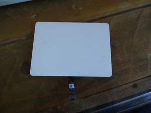 Apple MacBook 13" (2009 - A1342) Trackpad/Touchpad - Picture 1 of 2