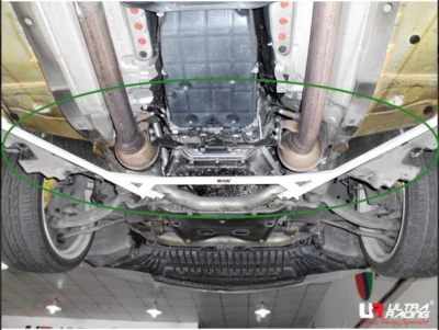 Barra inferior delantera para Mercedes Benz C-63 AMG 2008-2014 W204 Ultra Racing 6,2 2013 Foto 1 de 4